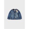 Geacă denim fetițe Mayoral nuanță albastru deschis cu broderie florală multicoloră pe umeri, închidere cu nasturi și design casual-elegant.