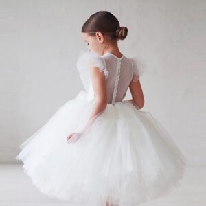 Rochie albă din tulle cu perle
